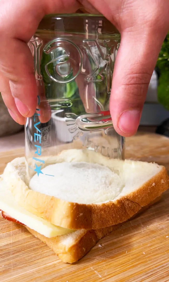 sadwich uri pentru copii obtinute cu paharul